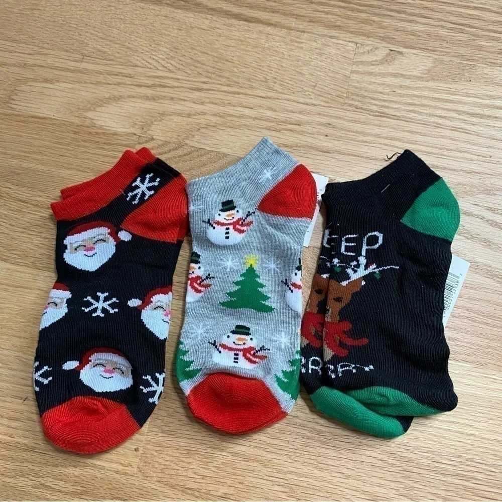Christmas Women’s Low Cut Sock Bundle NWT Santa Clause Snowman Reindeer 4-10